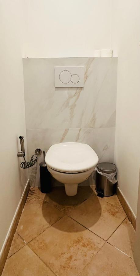 The Nice - 3 Rooms, 3Air Cond, 3Tv, 3Fans, 2 Wc, Wifi Everywhere 5Min Aeroport, Train, Beach, 1Min Tram, 15 Min Centre, Port, Parking Possible Экстерьер фото