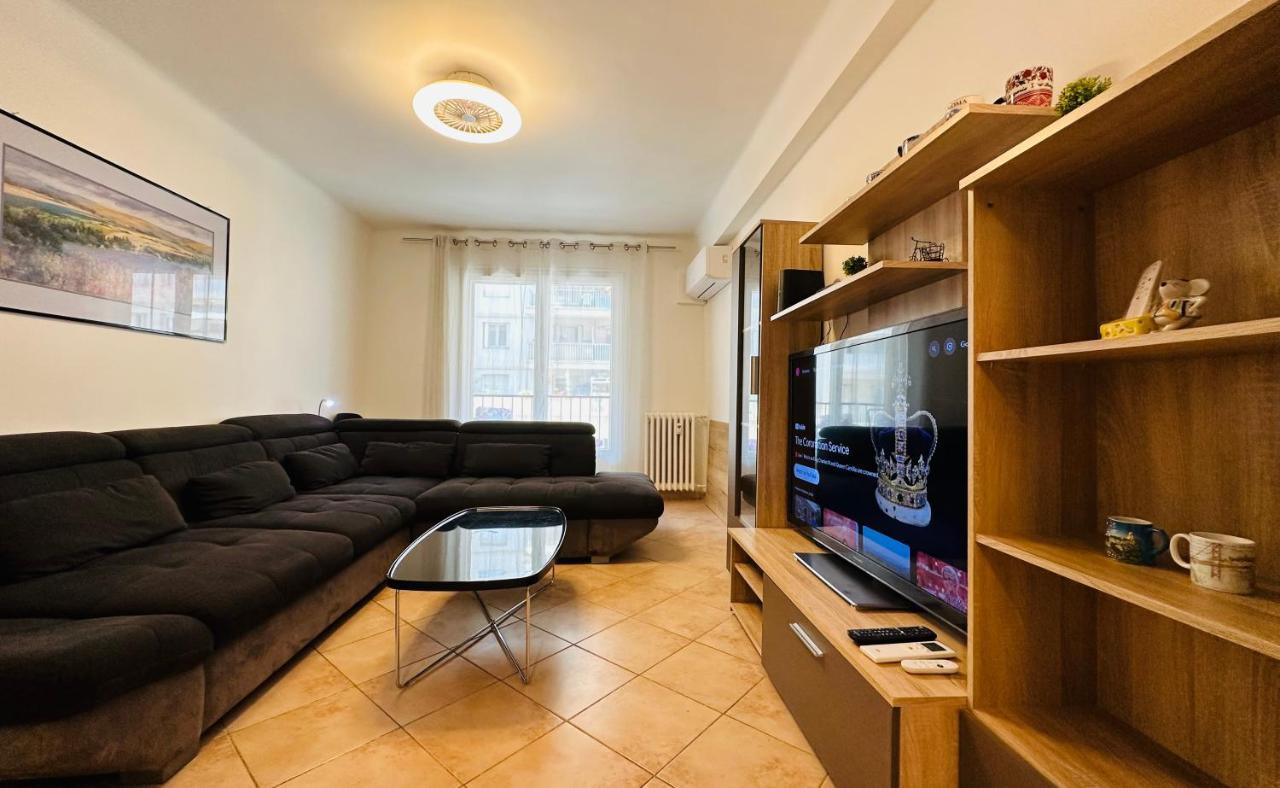 The Nice - 3 Rooms, 3Air Cond, 3Tv, 3Fans, 2 Wc, Wifi Everywhere 5Min Aeroport, Train, Beach, 1Min Tram, 15 Min Centre, Port, Parking Possible Экстерьер фото