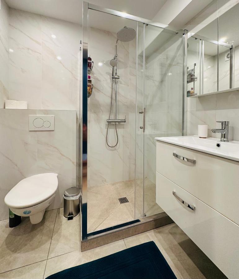 The Nice - 3 Rooms, 3Air Cond, 3Tv, 3Fans, 2 Wc, Wifi Everywhere 5Min Aeroport, Train, Beach, 1Min Tram, 15 Min Centre, Port, Parking Possible Экстерьер фото